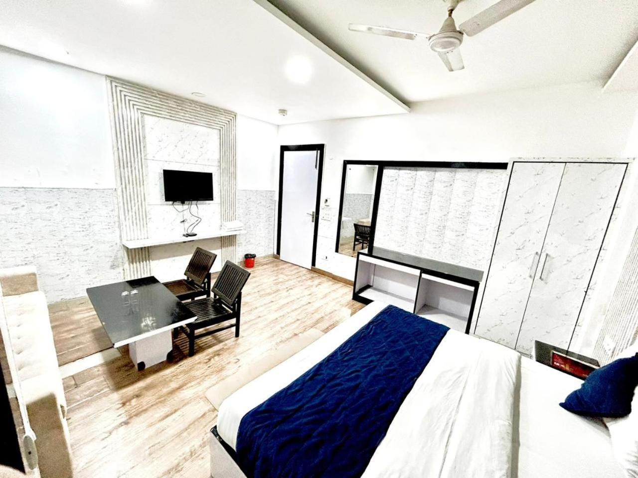 Hotel Spb 87 Near Karol Bagh Metro Station Delhi 외부 사진
