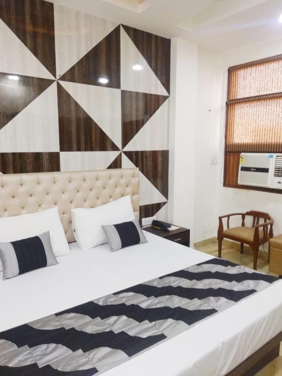 Hotel Spb 87 Near Karol Bagh Metro Station Delhi 외부 사진