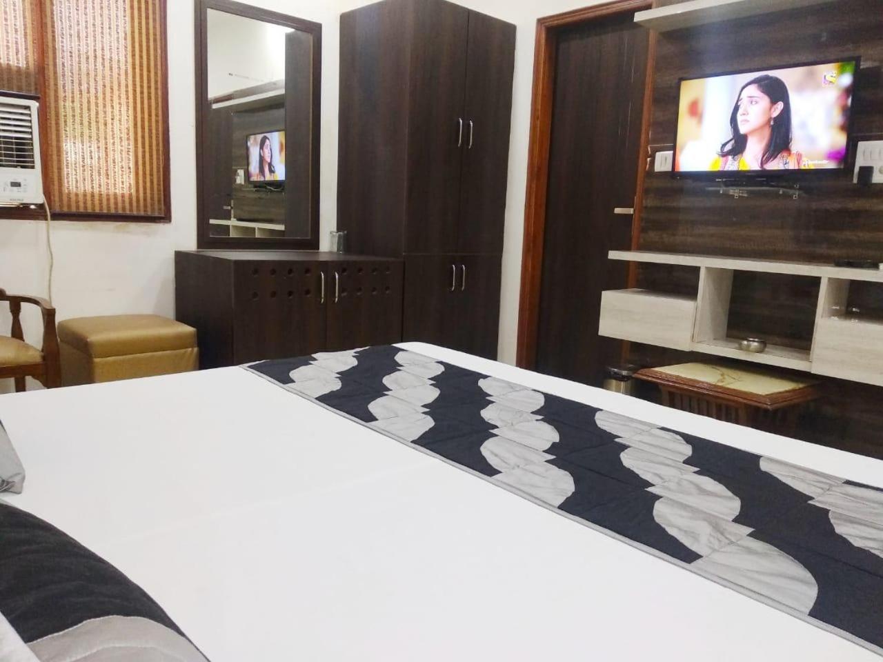 Hotel Spb 87 Near Karol Bagh Metro Station Delhi 외부 사진